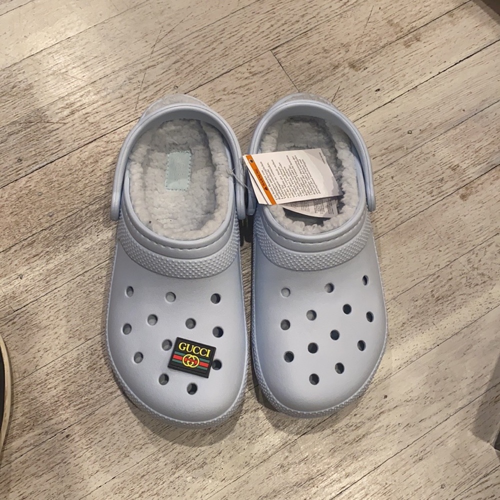 COPY - COPY - Blue Crocs with Jibbitz Fur lining Nic toasty & warm size 8 nwot… - Picture 10 of 11
